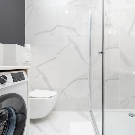 Elegant With Balcony In By Renters