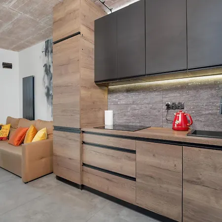 Elegant With Balcony In By Renters