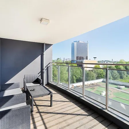 Daire Elegant With Balcony In By Renters *