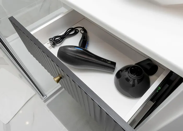 Elegant With Balcony In By Renters Appartement *