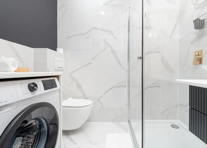 Elegant With Balcony In By Renters