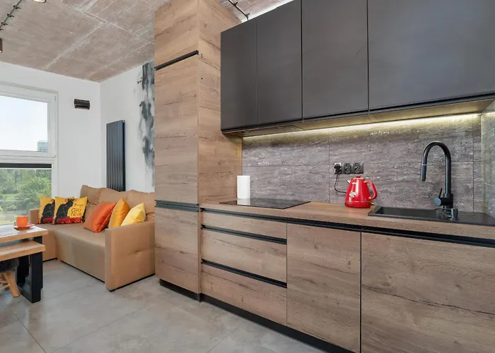 Elegant With Balcony In By Renters