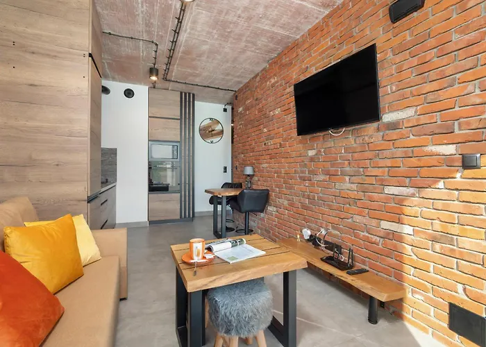 Elegant With Balcony In By Renters